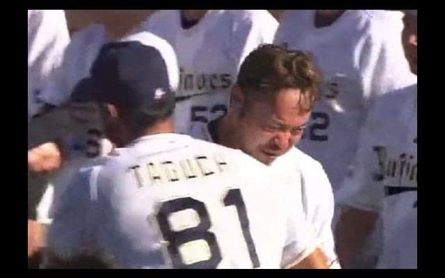 オリックス小谷野が2軍で引退試合　ナインからの胴上げに感極まる