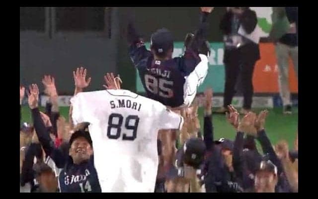 西武・辻監督、歓喜の胴上げ　亡き森コーチへ捧ぐ「今年こそ勝つんだと」