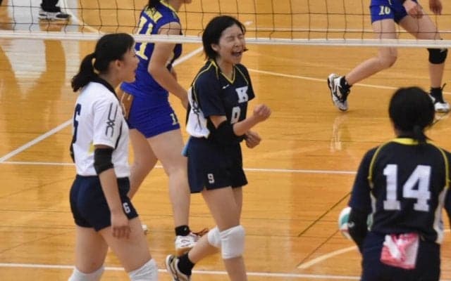 【バレーボール部女子】　ストレート勝ちで、リーグ１勝目を挙げる