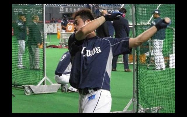 西武・外崎、1軍復帰即スタメン！　今季で引退の松井稼も先発出場