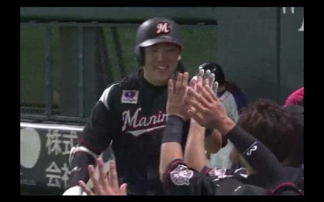 ロッテのドラ1安田、プロ初本塁打　45打席目、昨季最多勝の鷹・東浜から