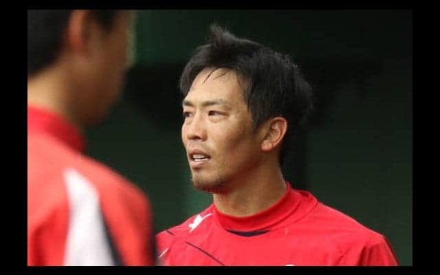 引退の広島天谷、伝説のフェンスよじ登り美技に「その時の自分にありがとう」