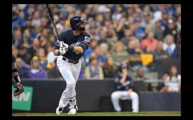 【MLB 地区シリーズ】ブルワーズがサヨナラ勝ちで先勝！　延長10回ムスタカスが右前適時打で決める