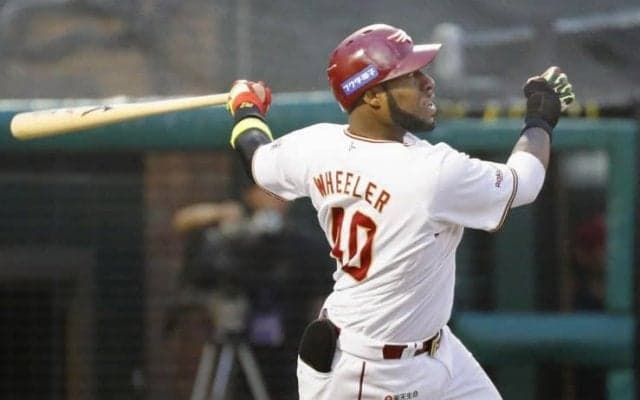 2ホーマー4打点でエースを援護！ 東北楽天・ウィーラーが本拠地最終戦で大暴れ！