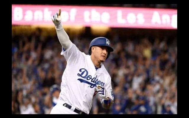 【MLB 地区シリーズ】奇跡の少年!?　誕生日にマチャドのHRキャッチ→全身で歓喜「なんて可愛らしい」