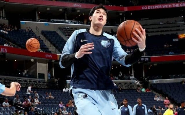 渡邊雄太、NBAプレシーズンで初得点、初ダンク、初3ポイントシュートと大暴れ！