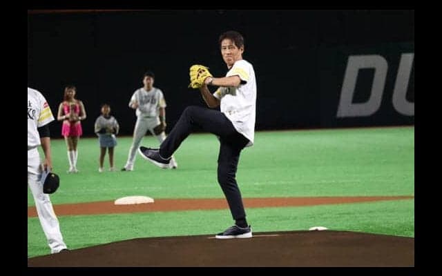 西野朗氏がCS初戦で始球式　パナマに快勝の森保ジャパンは「期待できる」