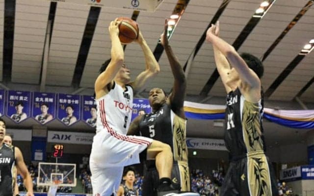 馬場雄大が牽引したアルバルク東京、守り合いの展開を制してシーホース三河を撃破