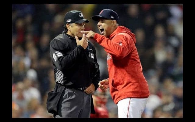 【MLB】ア・リーグ優勝決定シリーズ第1戦、Rソックスのコーラ監督が猛抗議で退場に