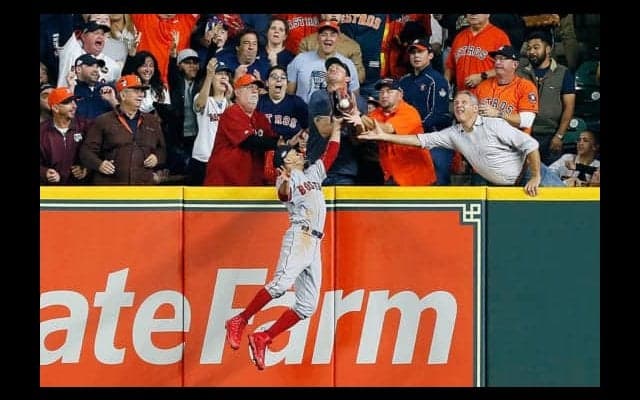 【MLB】超美技で幕切れ、Rソックスが激戦制してWS進出王手　アストロズは“幻の一発”に泣く
