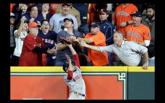【MLB】アルトゥーベの“柵越え”が右飛に…審判は自信「判定を覆すものは何もなかった」
