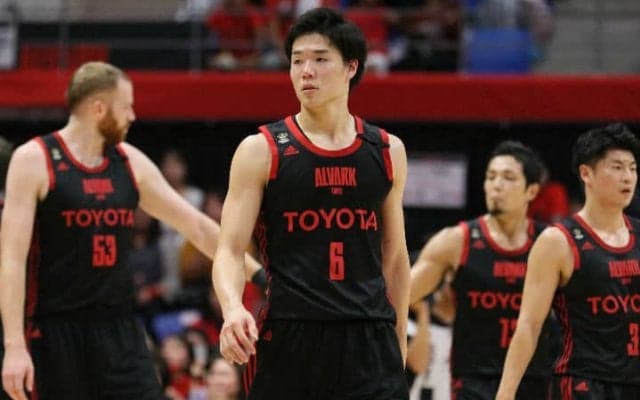 フリースロー失敗で自責の念に駆られるA東京の馬場雄大「自分のせいで負けた」