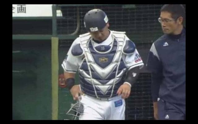 負傷交代の西武・森、病院で検査へ　デスパイネのバットが左腕直撃