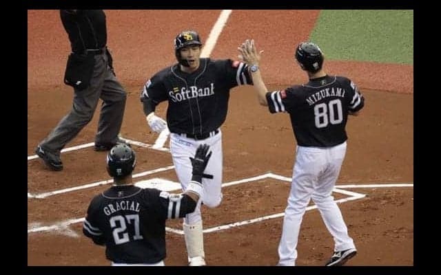 鷹・柳田、逆方向へ確信の決勝弾　初回の2ランに「打ち方、スイング良かった」