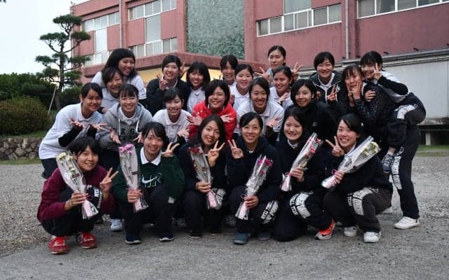 【バレーボール部女子】　 最終戦に敗れ２部４位でリーグ終幕