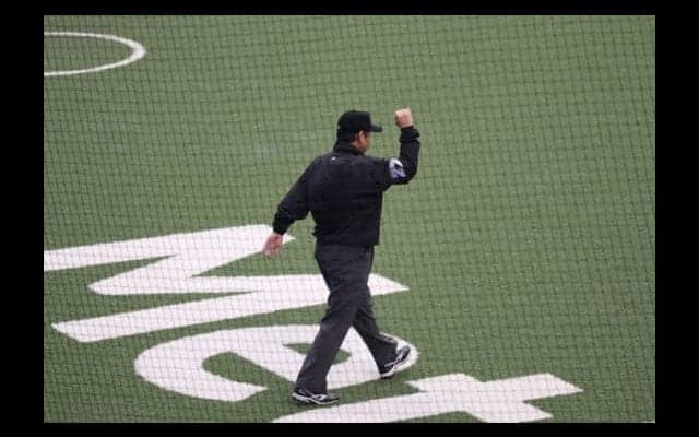 場内騒然、CSで約10分間のリプレー検証　審判団は「何度も何度も確認した」