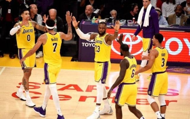 怒涛の追撃でオーバータイムに持ち込むもスパーズに屈す、レイカーズは開幕3連敗