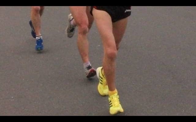 両ひざ血だらけ、逆走…それでも届けたい「タスキの重み」