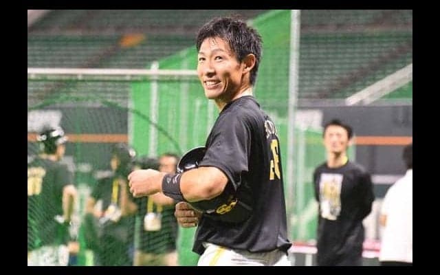 存在するだけで周囲に影響与える選手　スター軍団ホークスを支えた本多雄一