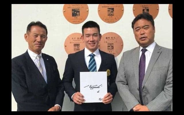 ロッテがドラフト5位の中村に指名挨拶「実感が湧いた。先発で開幕1軍に」