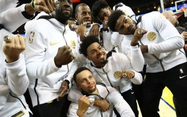 絶好調のステフィン・カリー、3回目のシーズンMVP獲得を阻むのはウォリアーズ？