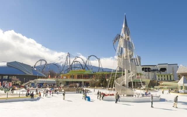 富士急ハイランド、屋外スケートリンクを首都圏一早い11/9オープン