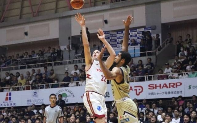 ファジーカス先発起用の川崎ブレイブサンダースが琉球に粘り勝ちで連敗ストップ