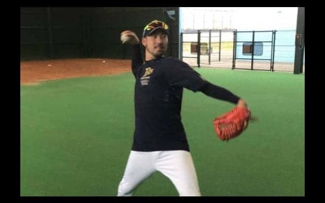 オリックス戦力外から育成契約へ…　元球宴右腕・塚原は軟式片手に復活を目指す