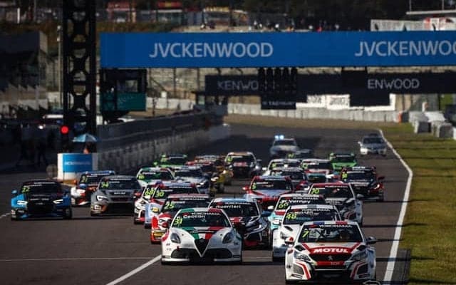 【WTCR 鈴鹿】決勝3レースはアルファ、VW、ヒュンダイが勝利を分け合う…56歳タルクィーニが王座に向け前進
