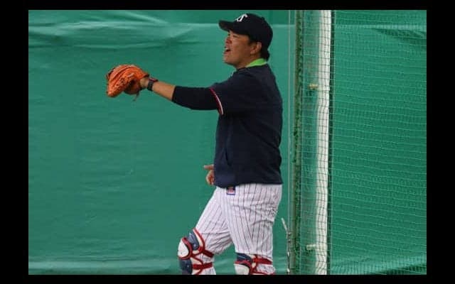 ヤクルトが野村克則2軍バッテリーコーチ、三木肇2軍チーフコーチの退団発表