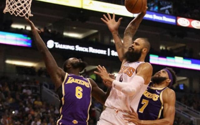 守備改善を狙うレイカーズ、ベテランセンターのタイソン・チャンドラーを獲得か？