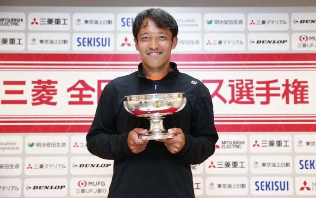 伊藤竜馬が徳田廉大に貫禄勝ちし5年ぶり2度目の天皇杯【三菱 全日本テニス選手権93rd／第9日】