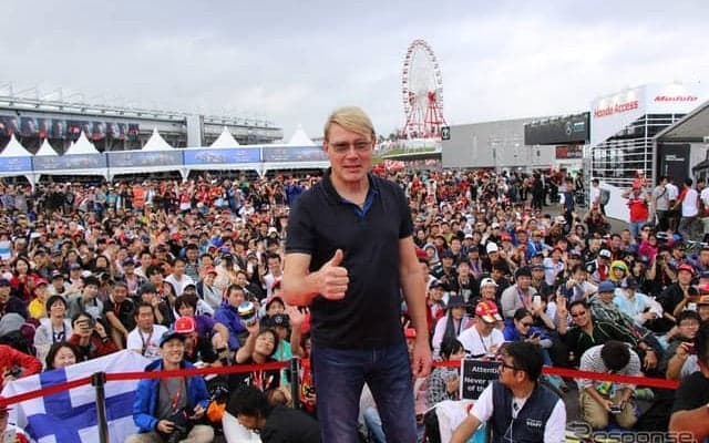 ハッキネン登場予定、直筆サイン入りポストカードをファンに手渡し　鈴鹿サウンド・オブ・エンジン