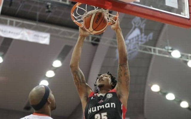 大阪エヴェッサ自慢の強力インサイド陣が奮闘、横浜に逆転勝利して連敗を止める