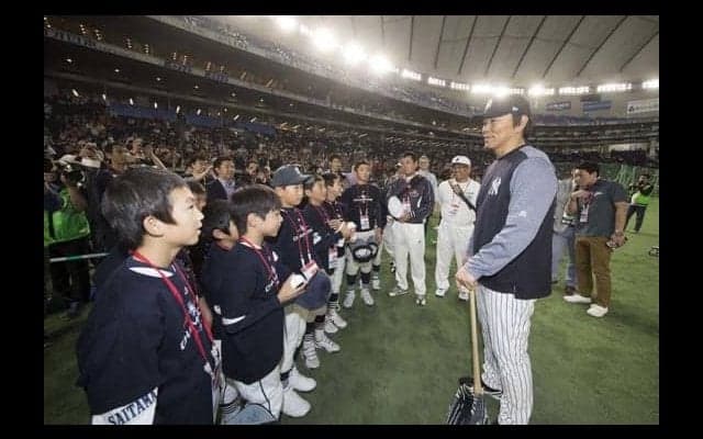 【日米野球】MLBカップ優勝の越谷リトルが始球式　打撃練習見学中には松井秀喜氏とも挨拶