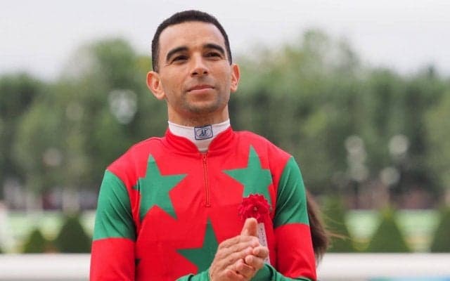 【京都12R】サヴィが抜け出す！藤岡佑介が外国人騎手全勝を阻止