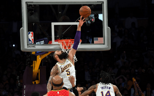 タイソン・チャンドラーのブザービーター・ブロックが炸裂、レイカーズが3連勝