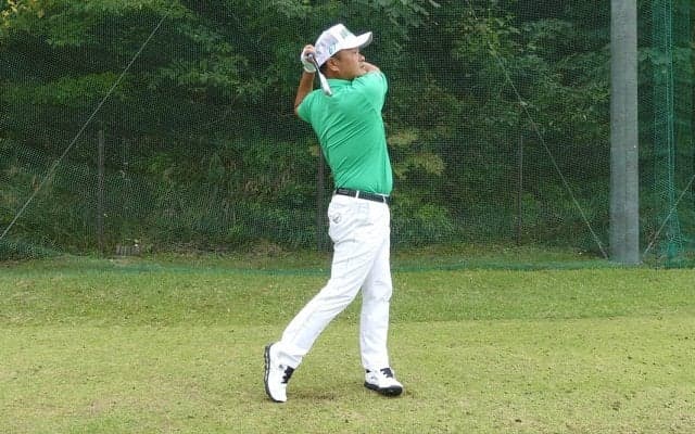 小田孔明「ヘッドを上からしっかり入れる必要がある」　5割の力でも的確にダウンブロー