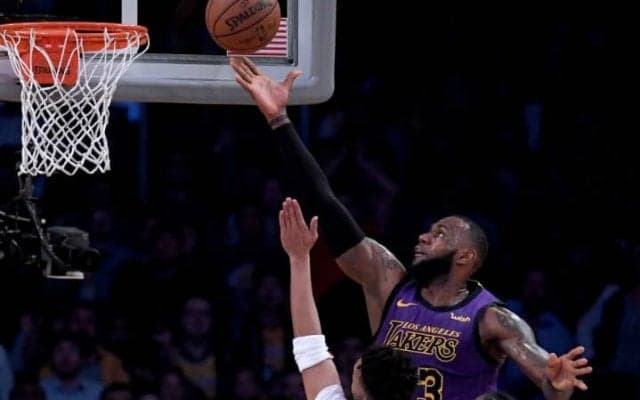 レブロンがシーズンハイの44得点で得点ランク歴代5位に浮上、レイカーズは4連勝