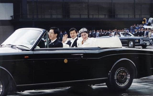 国産のオープンカーで新天皇パレードへ、旧式ロールスロイス走行不能で［新聞ウォッチ］