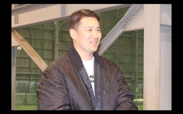 田中将大が恒例の古巣訪問で平石新監督にエール　「1つでも多く勝ってほしい」