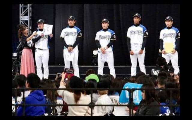 ハムドラ1吉田輝星、元18番の斎藤佑樹と対面「オーラがすごいなと」