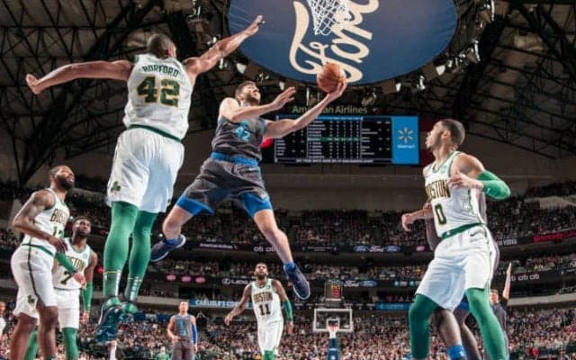 マブスに敗れ直近12試合で8敗目、スランプに直面のセルティックスが東7位に転落