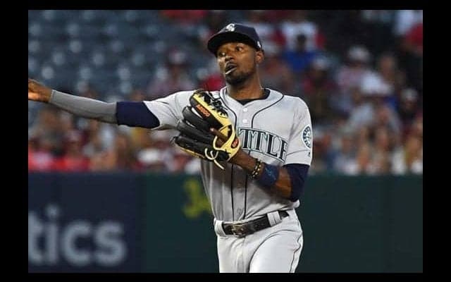 内野手の“鬼肩”が満載…MLBインスタ公開の美技集は「一日中観ていられる」