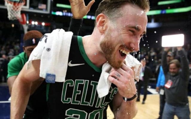 練習での厳しい接触により、本来の姿を取り戻したゴードン・ヘイワード