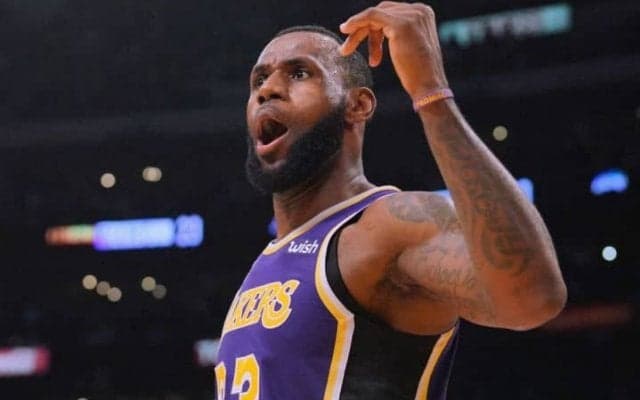 レイカーズ4連勝、42得点のレブロン・ジェームズは自分のことは語らず若手を称賛