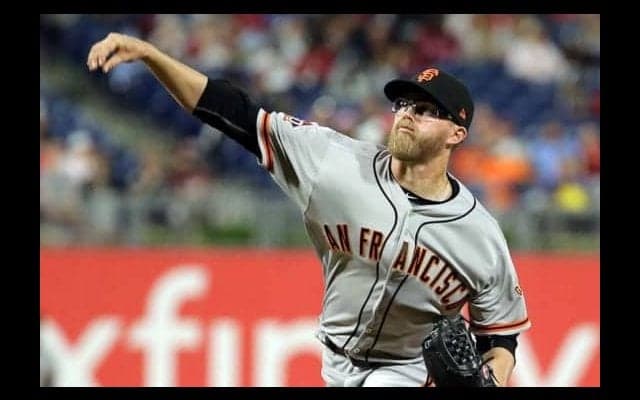 阪神の新助っ人ジョンソンが決意　美人妻との2ショットとともに「Go Tigers！」