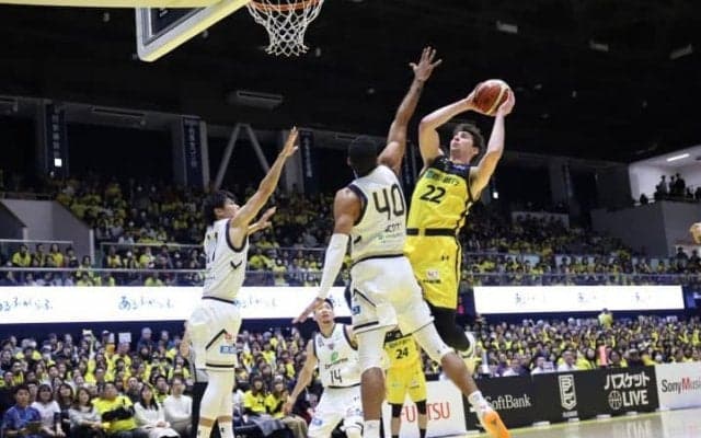 栃木ブレックス、ゴール下の肉弾戦を制し再延長で敗れた前日の雪辱を果たす