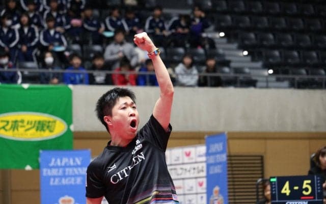 【卓球】ジンタク、トリックショットを決めるも「床のボールの数が失敗数を物語る」