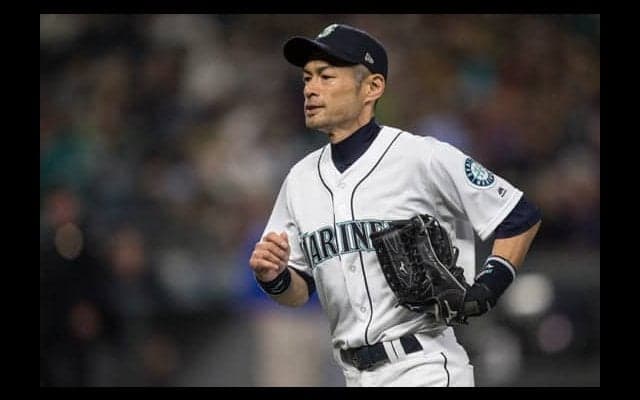 イチローの“よじ登り”、ジャクソンの“体ごと柵越え”…MLB公式の「本塁打キャッチ集」